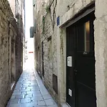 Josip شقة سبليت