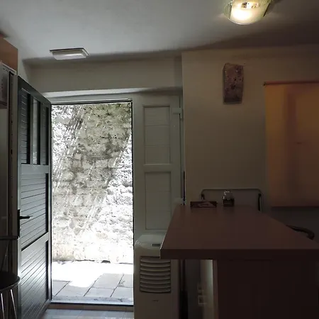 Josip Apartment *